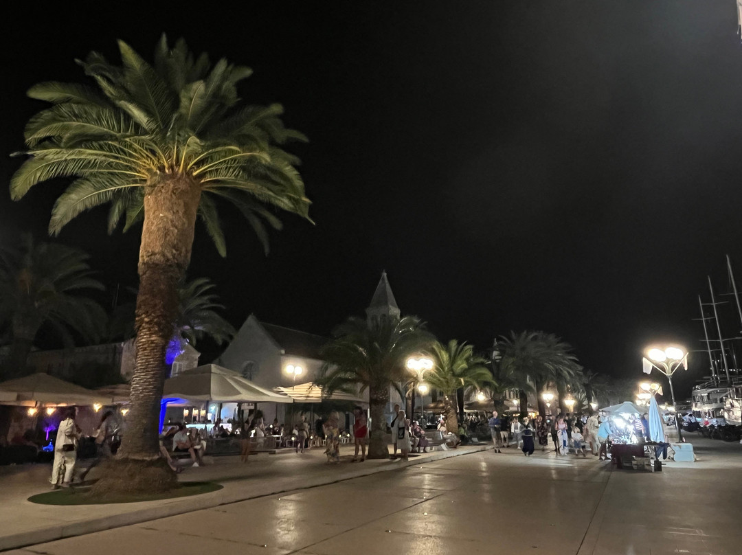 Waterfront Promenade-特罗吉尔必去景点