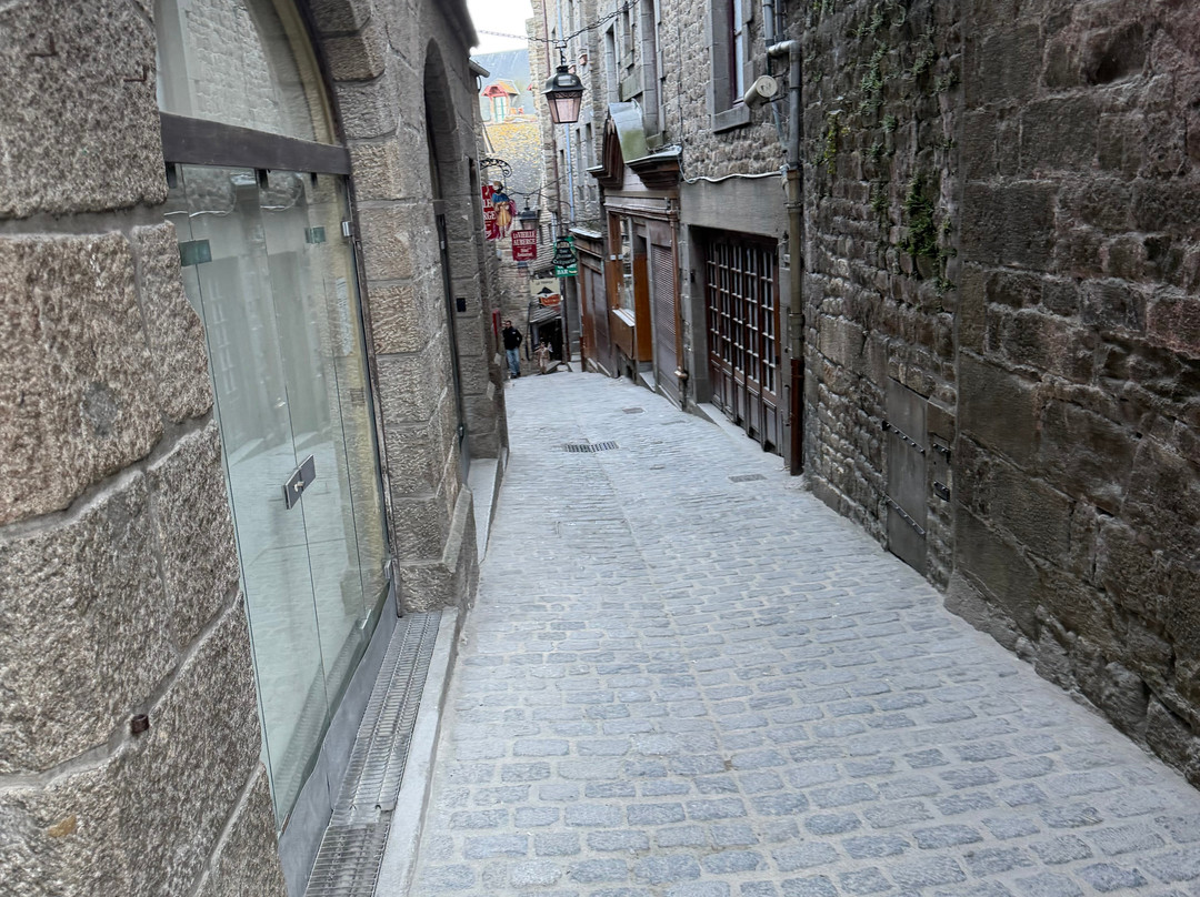 白羊毛酒店主图