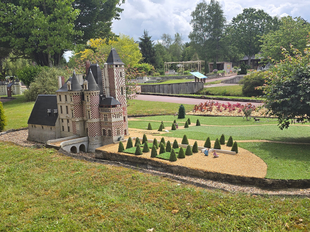 Parc Mini-Châteaux-昂布瓦斯必去景点