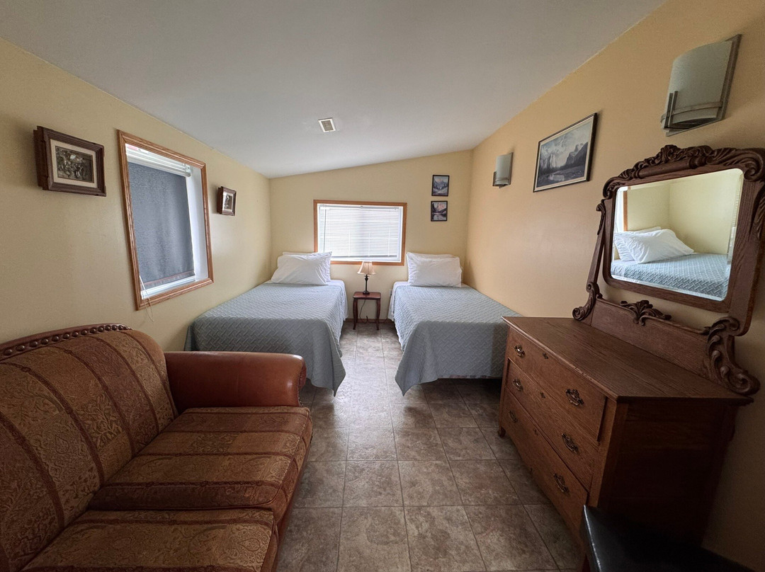 Cadomin Motel