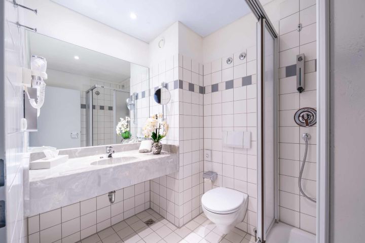 PLAZA INN Zwickau-浴室