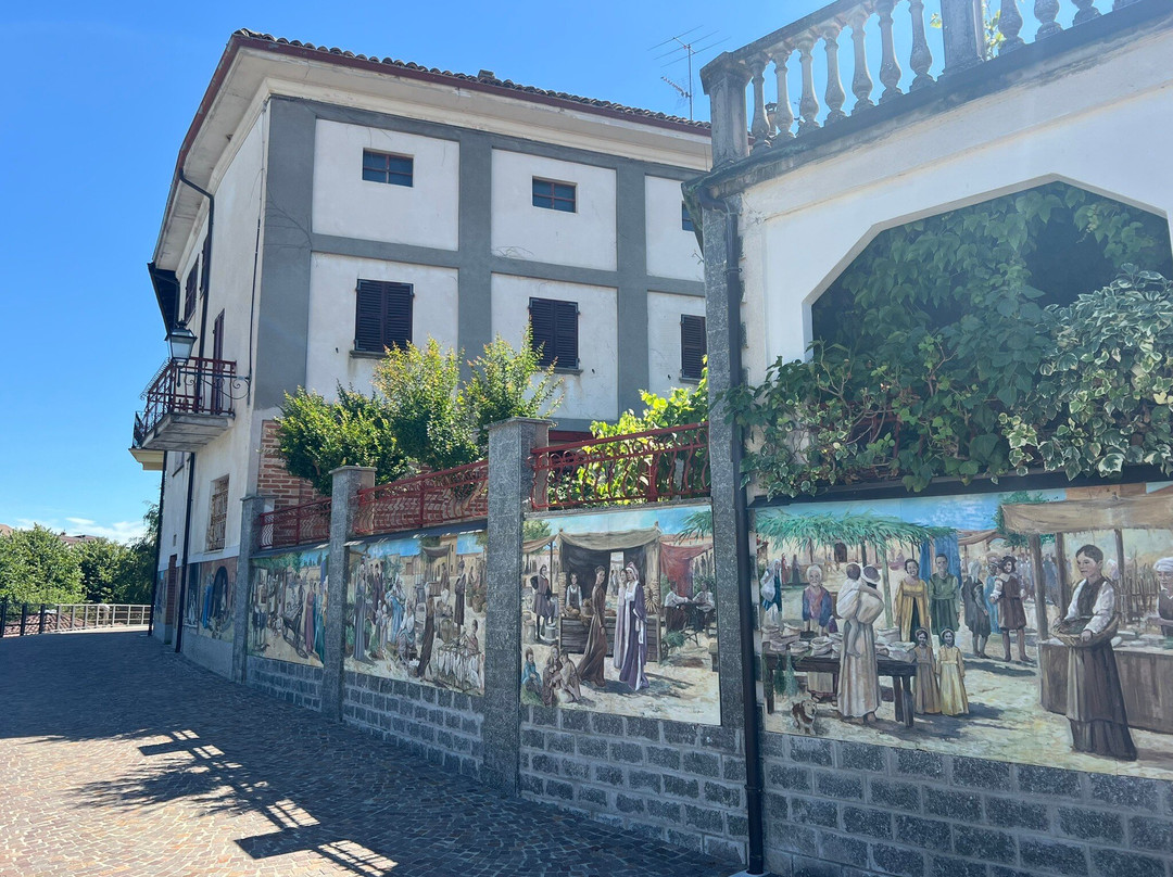 Town Of Fontanile: The Walls Tell