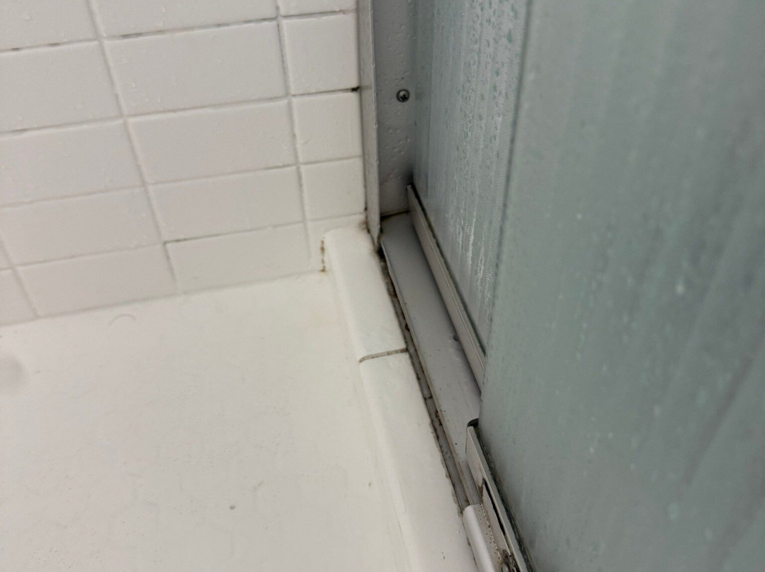 奎纳特湖小屋主图