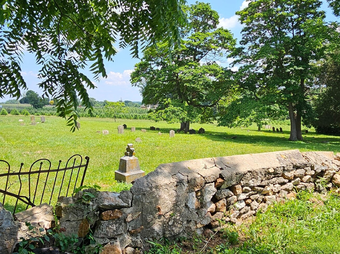 Old Stone Graveyard-Landenberg必去景点