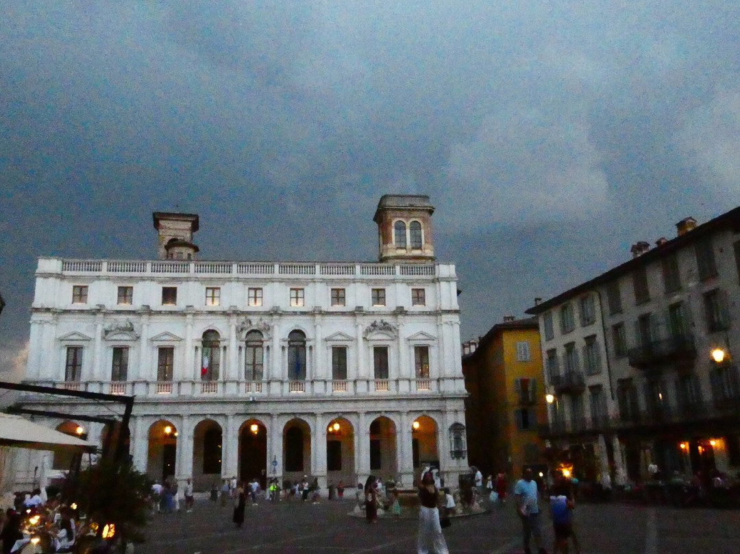 Piazza Vecchia-贝加莫必去景点