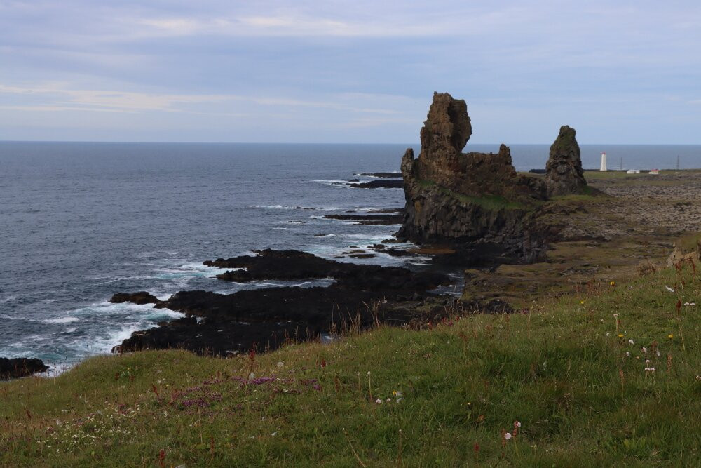Londrangar Basalt Cliffs-Hellnar必去景点
