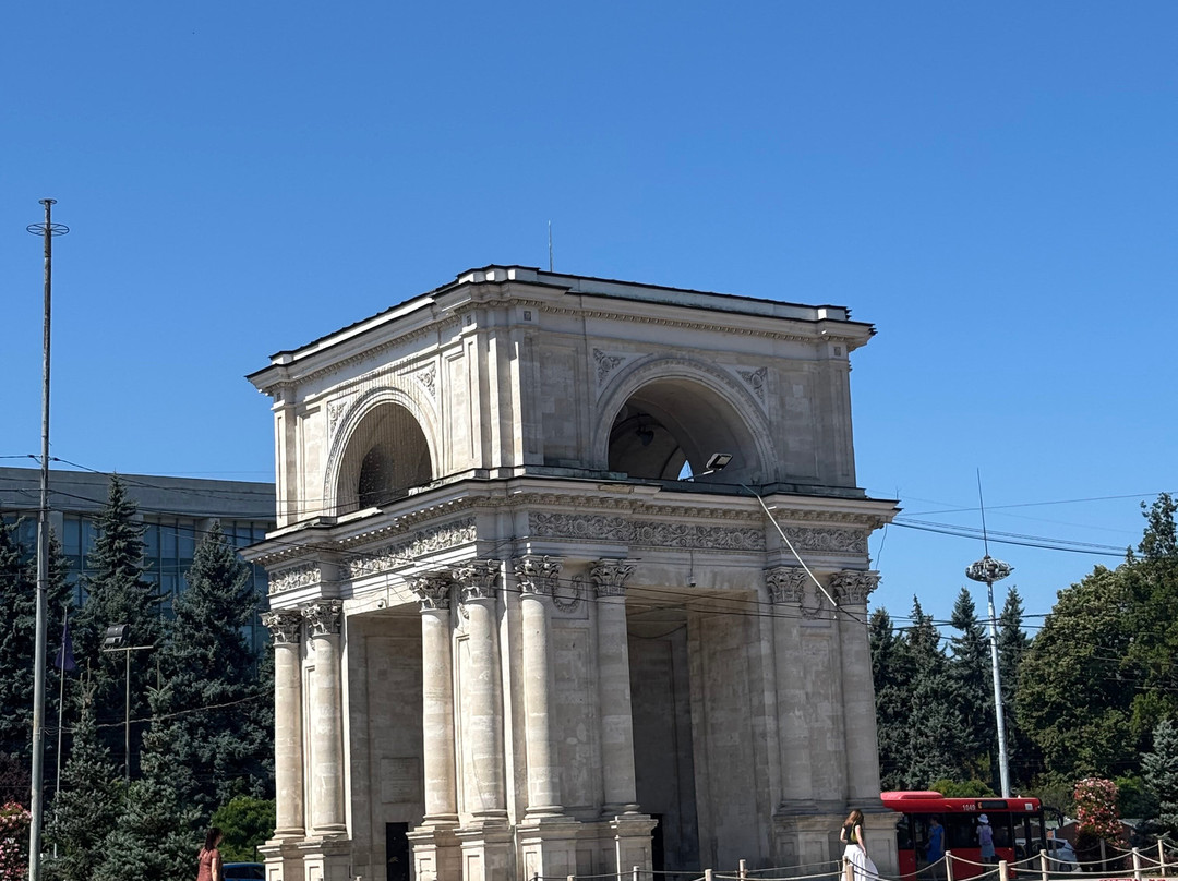 Triumphal Arch-基希讷乌必去景点
