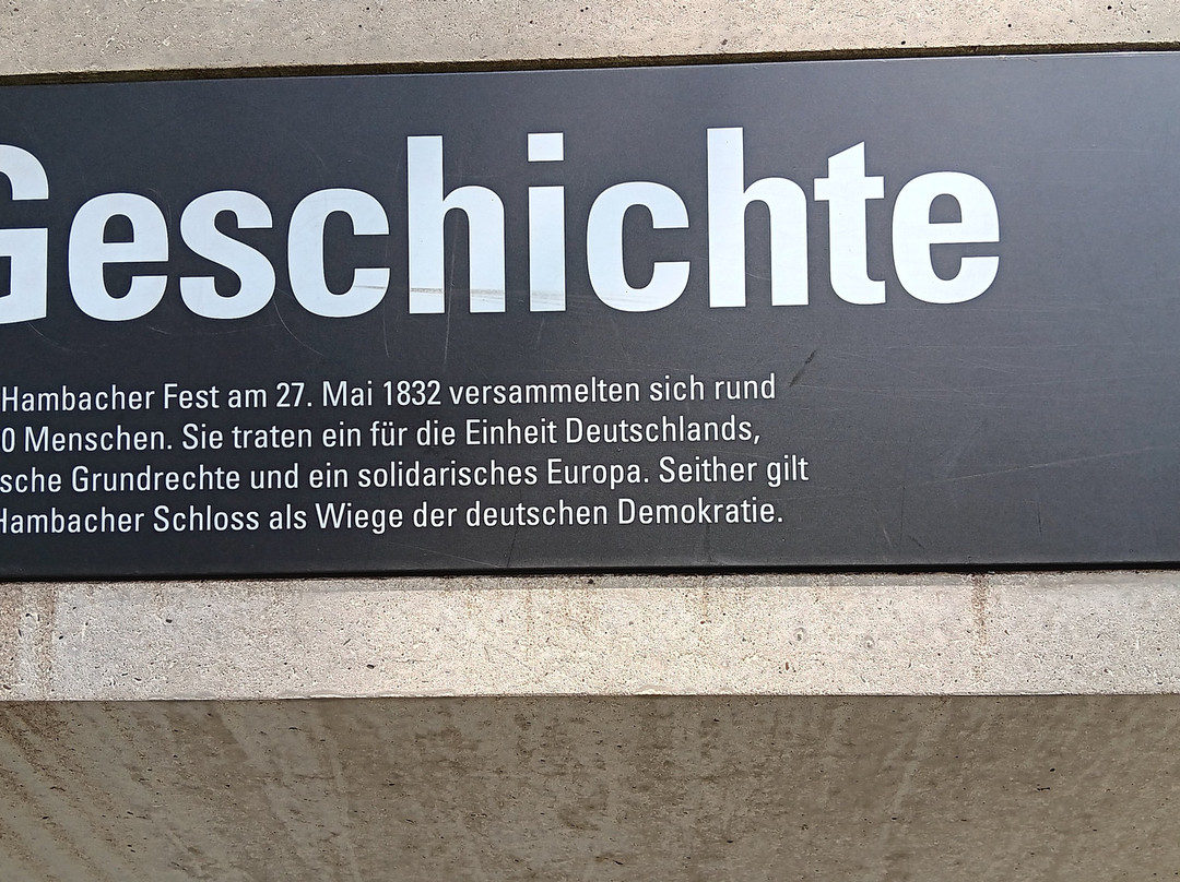 Hambacher Schloss-Neustadt an der Weinstrasse必去景点
