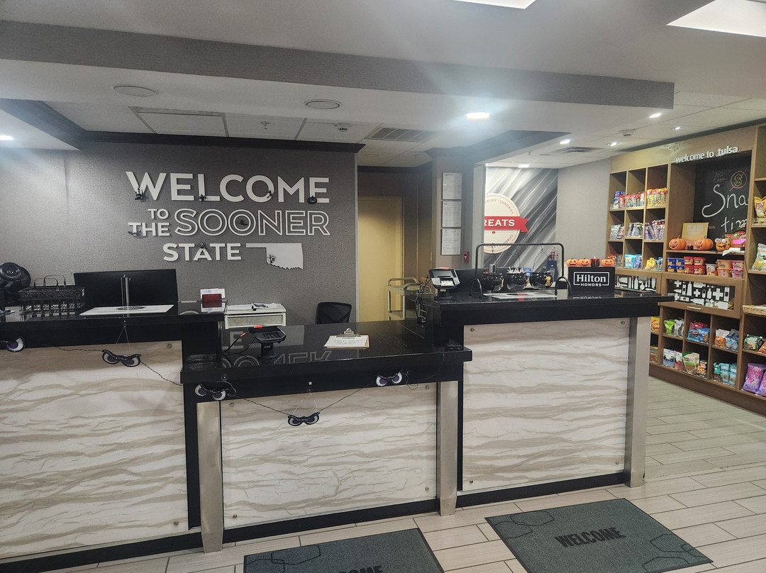 希尔顿欢朋套房酒店-塔尔萨伍德兰希尔斯主图