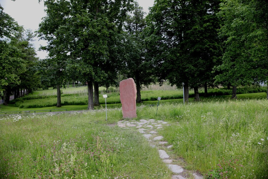 Pierre runique Sö 178 (Södermanlands runinskrifter 178)-Mariefred必去景点