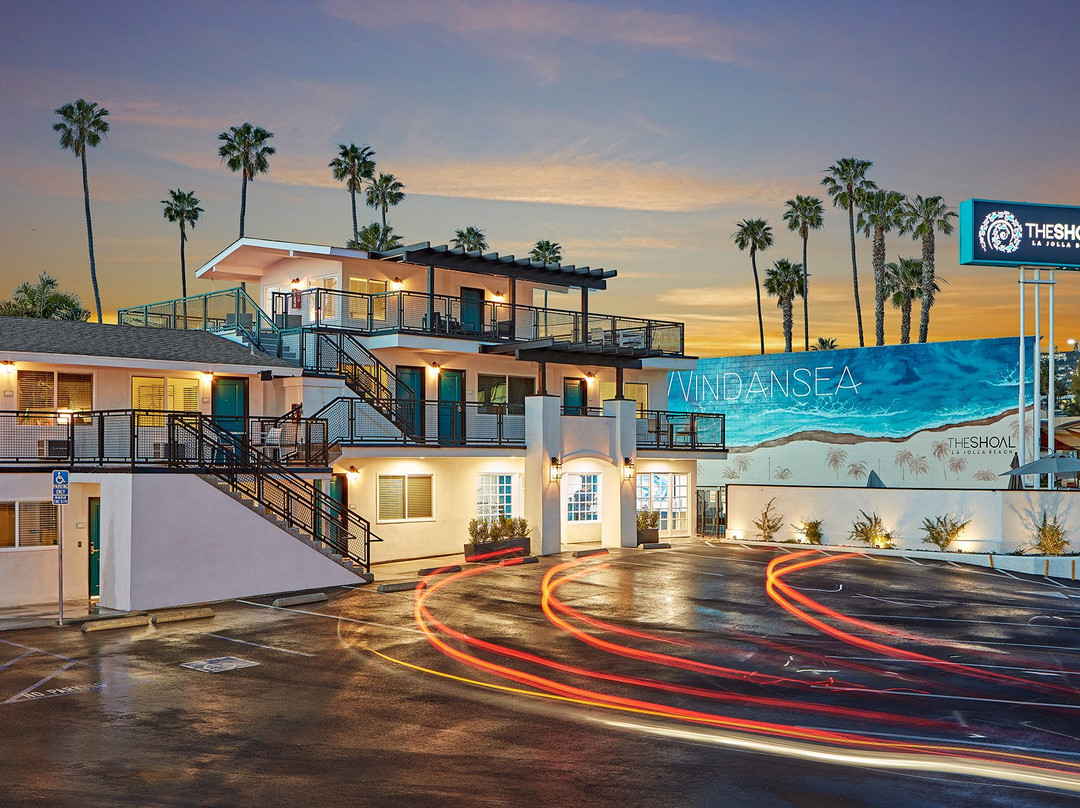 拉荷亚沙滩旅居酒店主图