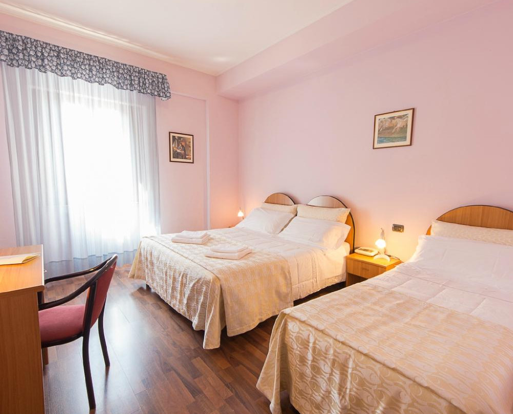 Hotel De La Ville***