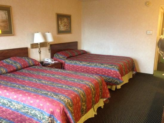 Econo Lodge Inn & Suites
