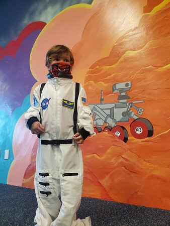 Over The Moon Play Space-卡瑞必去景点