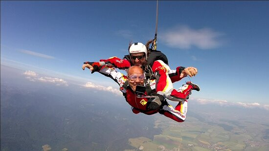 Compact Skydive & Flying-斯皮什新村必去景点