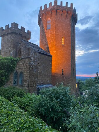Castle at Edgehill主图