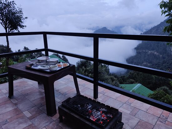 Zostel Plus Nainital (Naina Range)主图