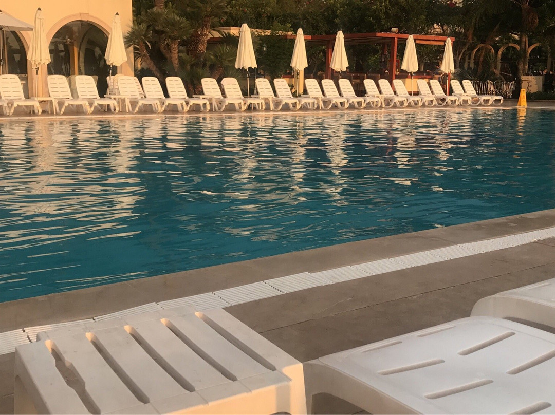 Four Stars Hotel And Beach Club主图