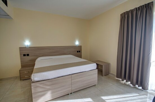 阿尔乐格酒店主图