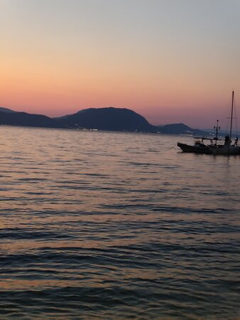 Golden Sunset Hotel主图