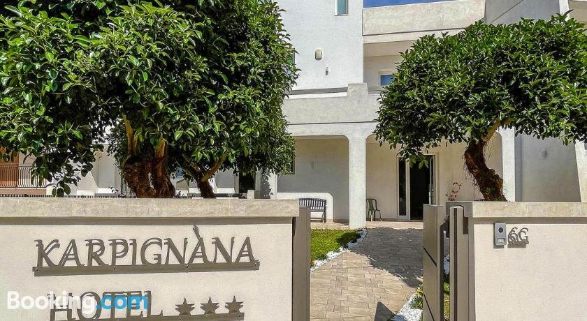 Karpignana Hotel主图