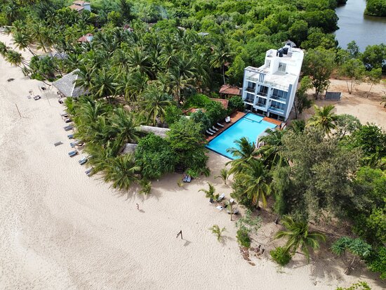 Marakolliya Beach Resort-泳池