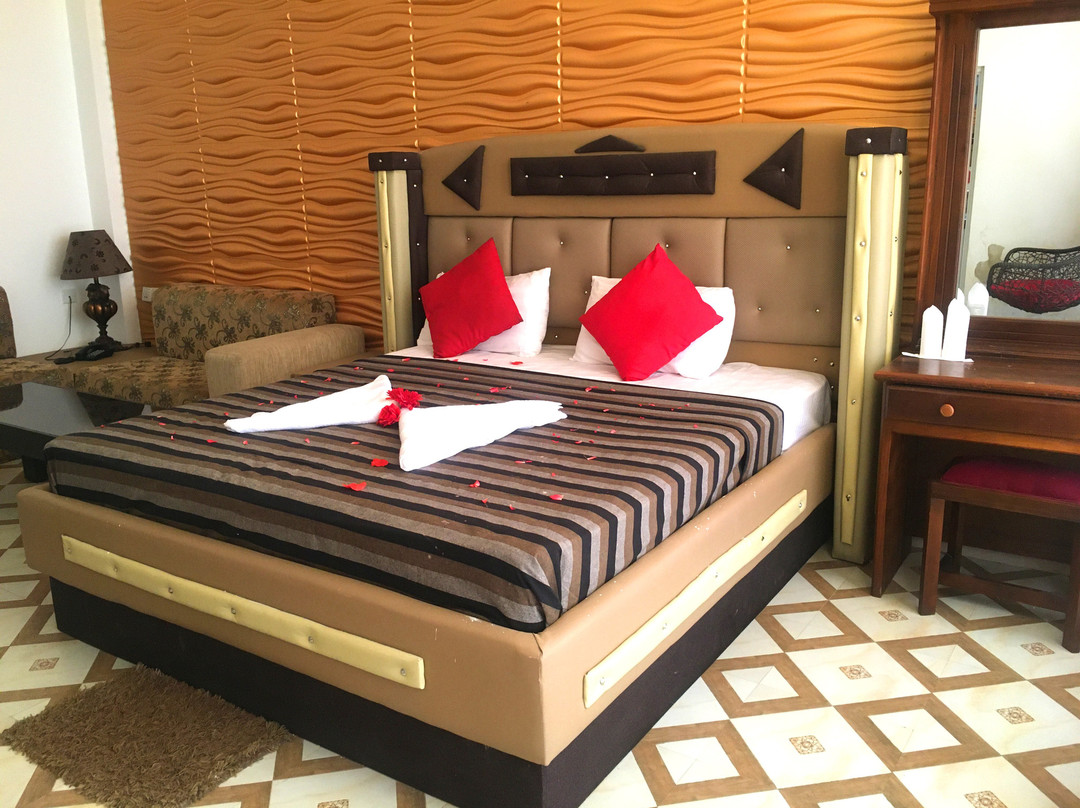 池拉城市酒店主图