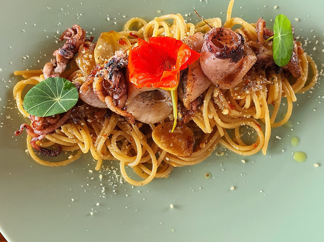 Giriwood Hotel & Villa主图