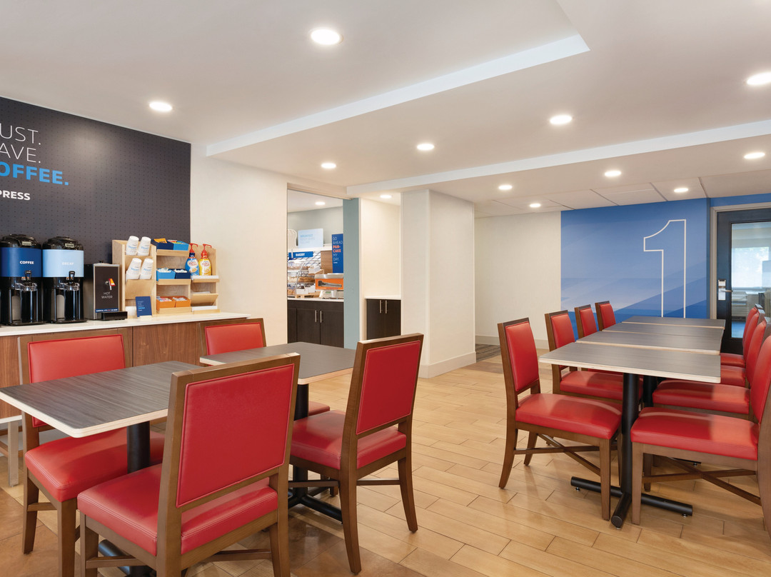 Holiday Inn Express Hartford South - Rocky Hill by IHG主图