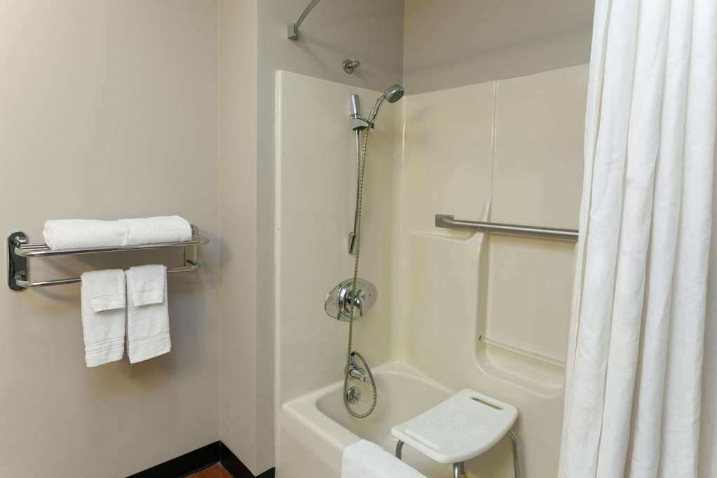 Super 8 by Wyndham Gilman主图