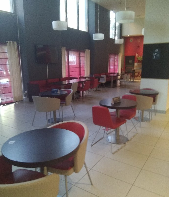 巴塞罗那马塔罗宜必思酒店主图