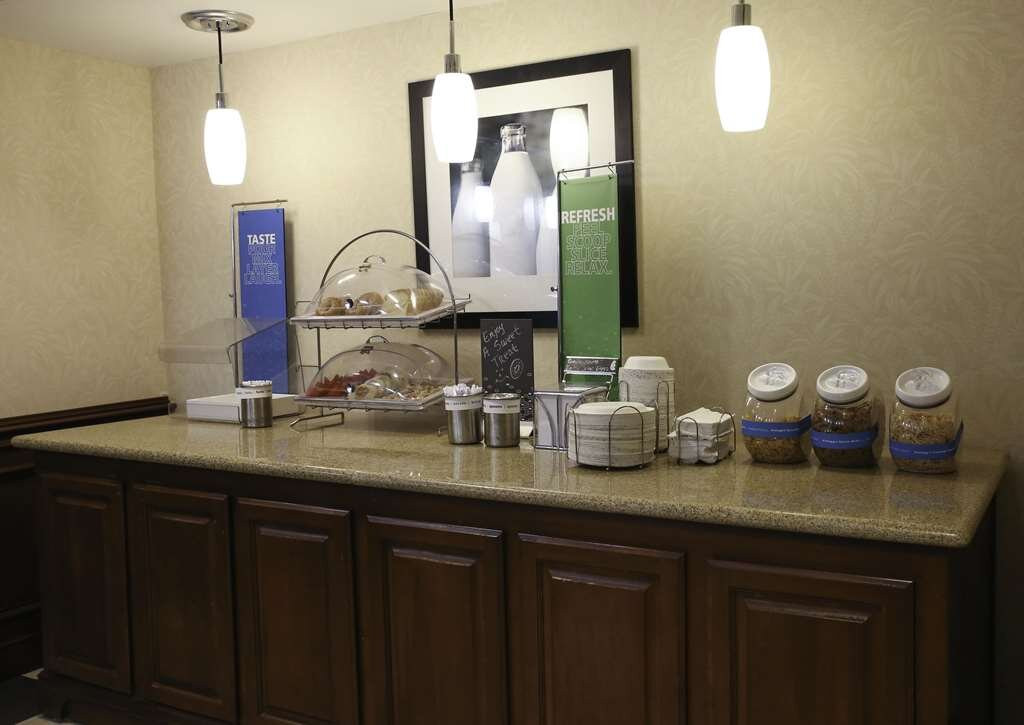 基恩斯维尔希尔顿恒庭酒店主图