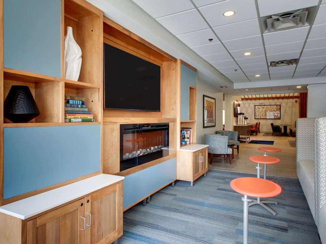 Holiday Inn Express & Suites Aurora - Naperville By IHG主图