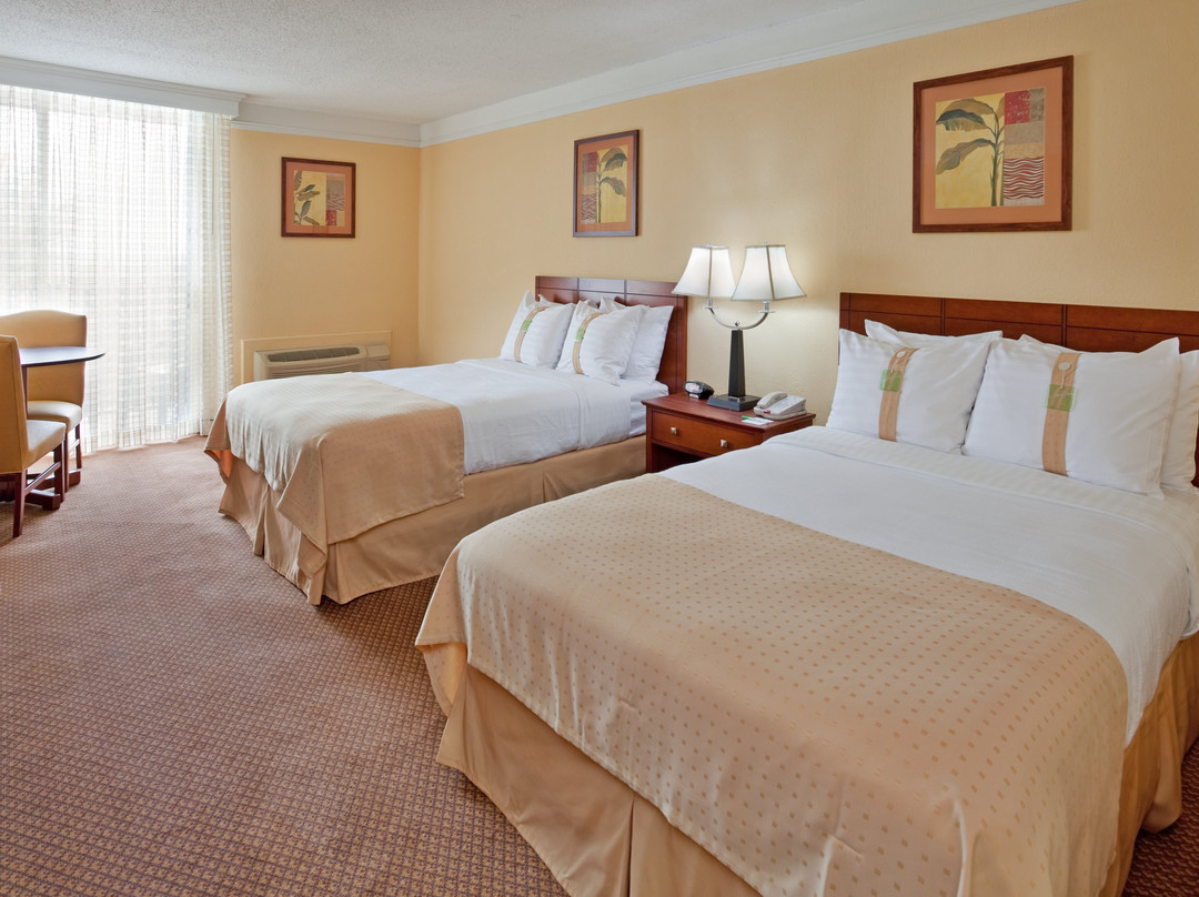 Holiday Inn 庞塞和热带娱乐场主图