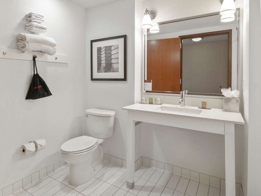 拉雷卡里希尔顿逸林酒店主图