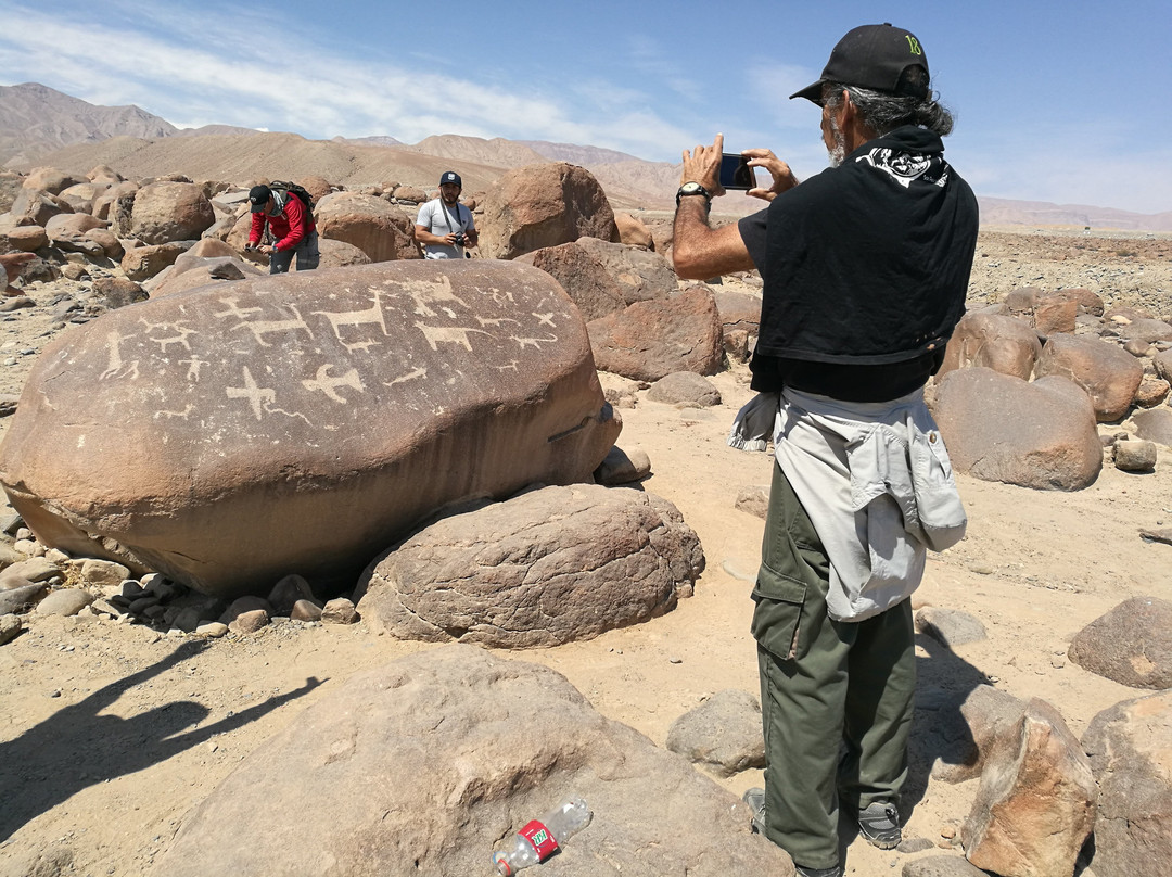 Petroglifos de Miculla-塔克纳必去景点