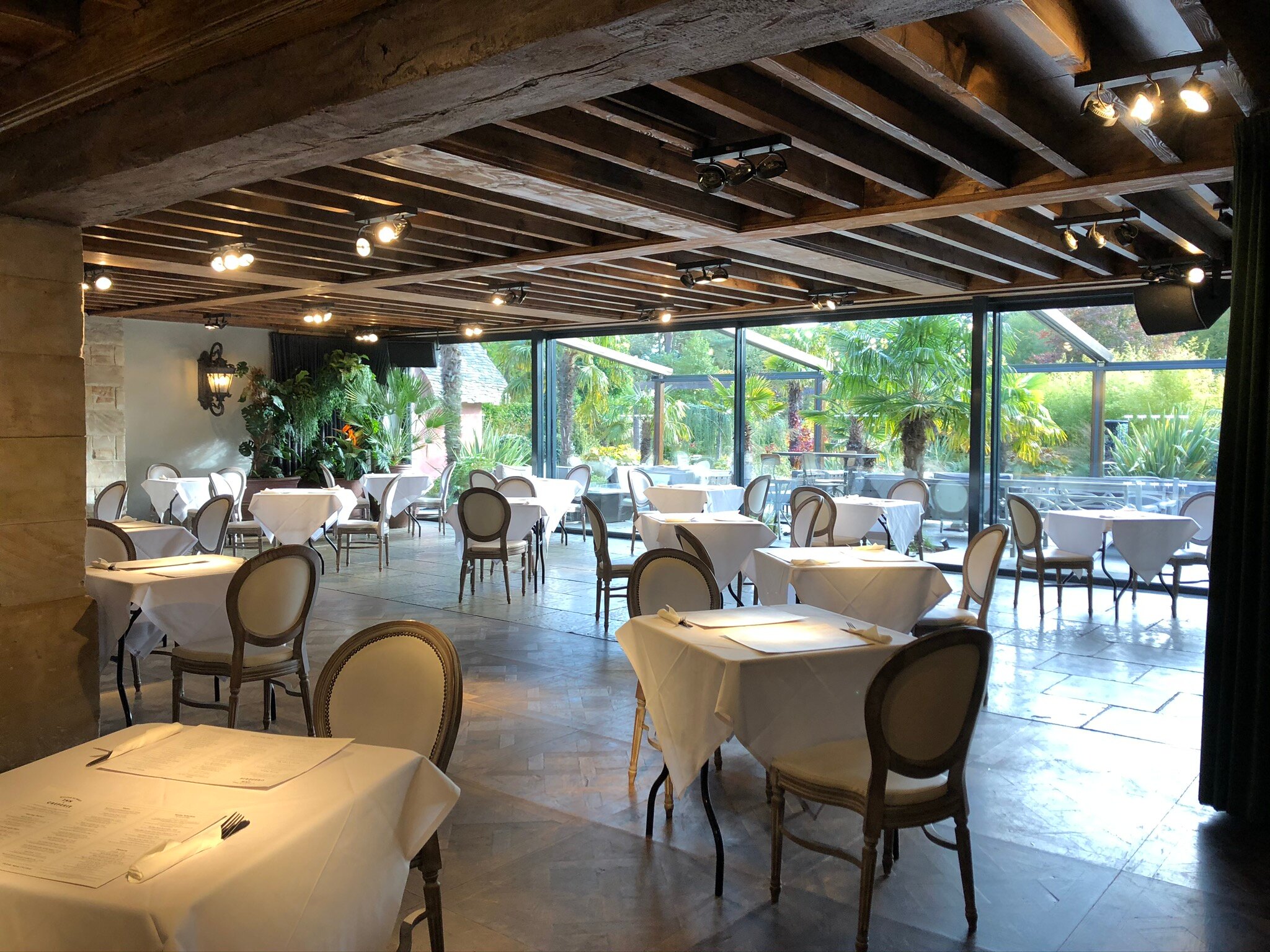 Le Petit Chateau & William De Percy-餐饮