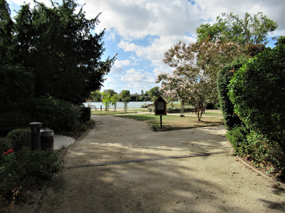 Jardin De La Villa Du Lac-昂吉安莱班必去景点