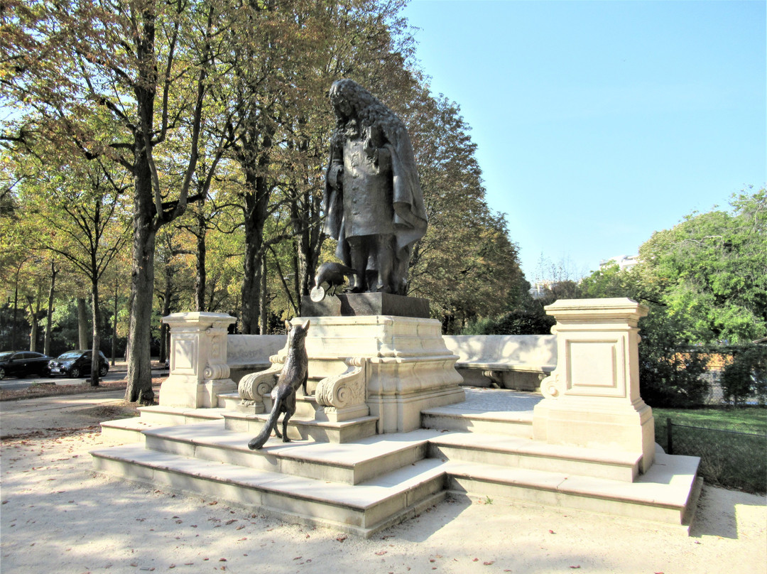 Monument à La Fontaine-巴黎必去景点