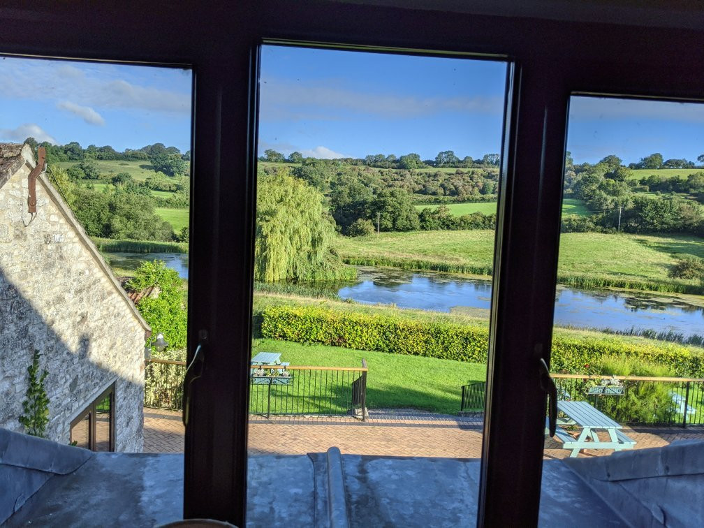 卡梅雷宾馆酒店主图