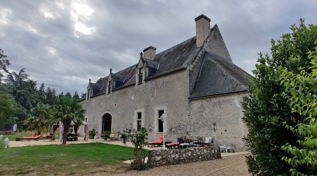 Le Vieux Chateau d'Hommes主图