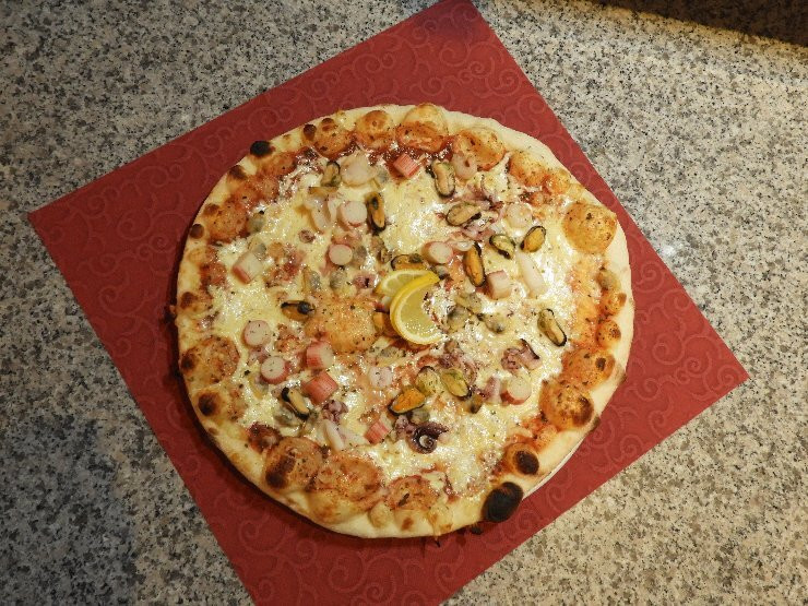 Elvis Pizzeria Cocktailbar