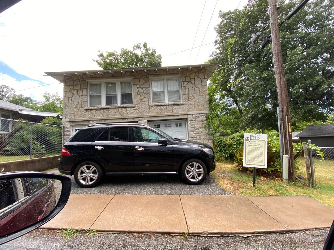 Bonnie and Clyde's Joplin Garage Apartment Hideout-乔普林必去景点