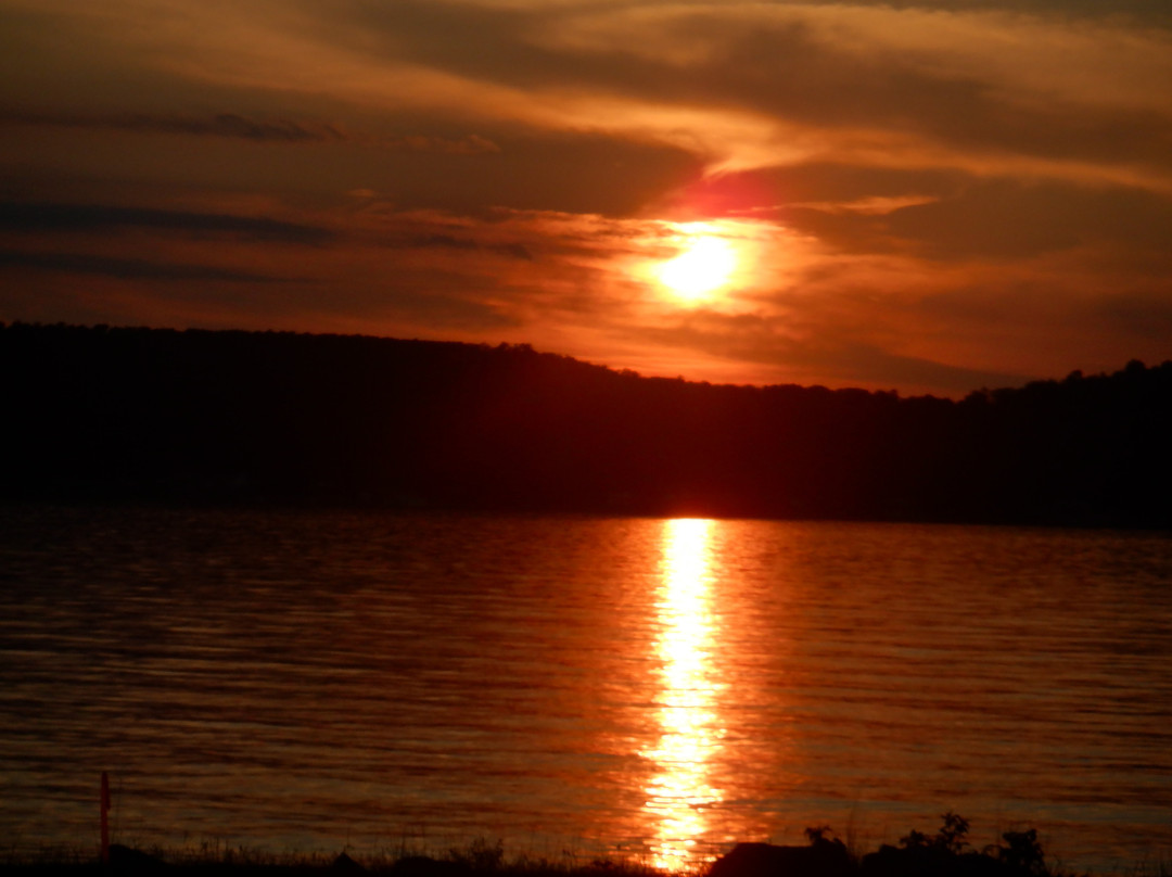 Beach Inn Motel On Munising Bay主图