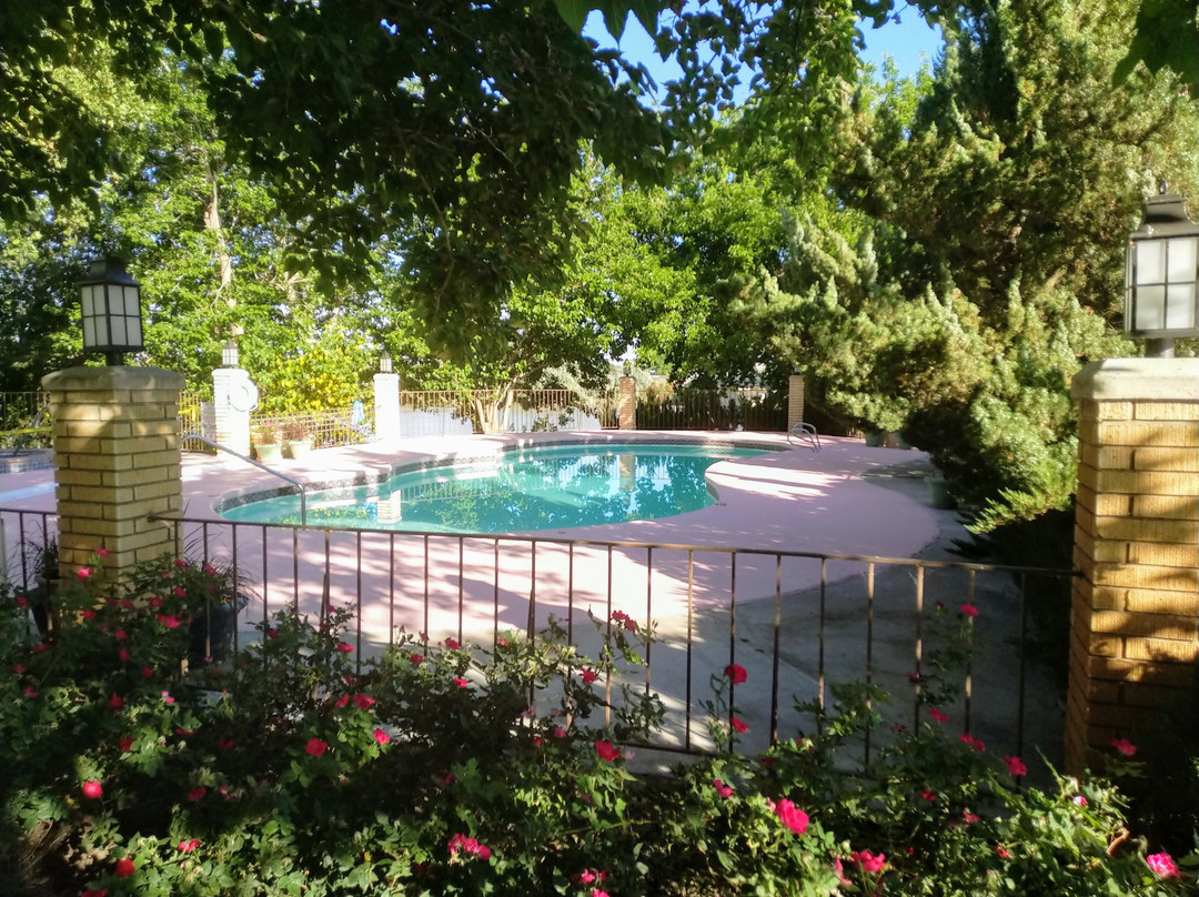 河流露台酒店主图