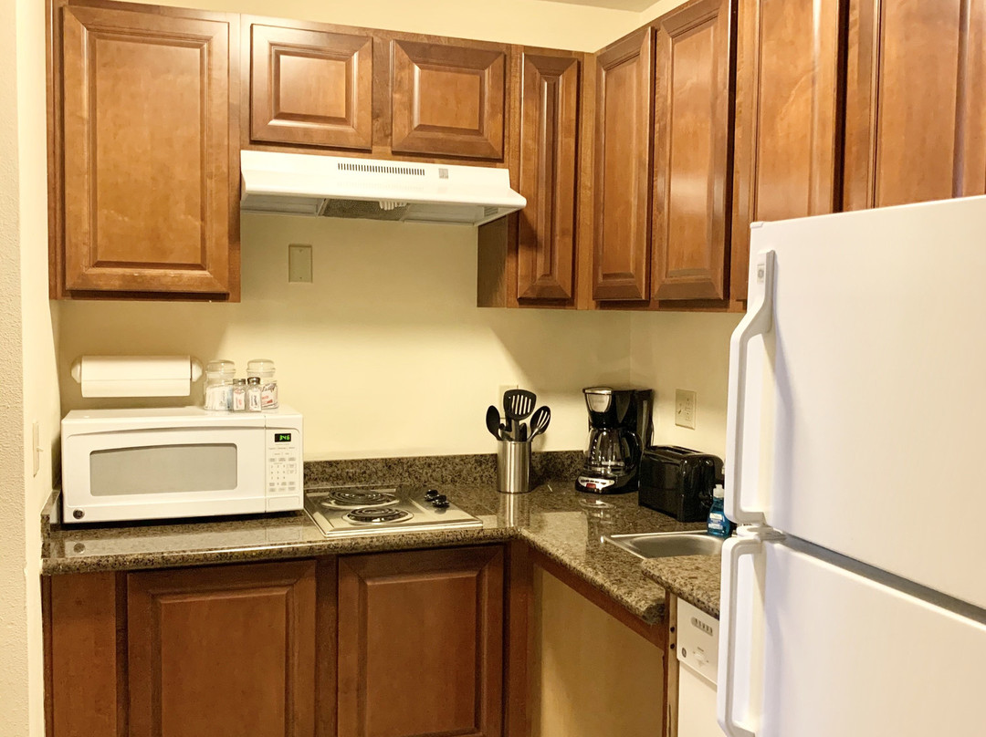 阿尔伯克基机场驻桥套房酒店主图