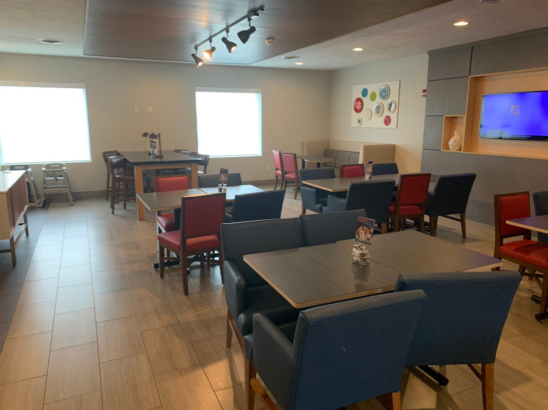 Holiday Inn Express & Suites Lincoln Airport By IHG主图