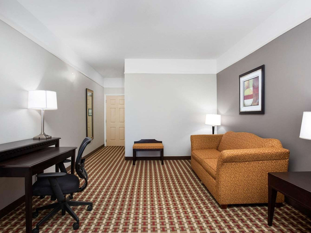 La Quinta Inn & Suites by Wyndham Raymondville主图