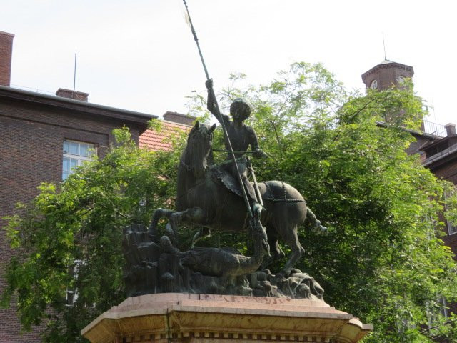 Statue of St George and the Dragon景点图片