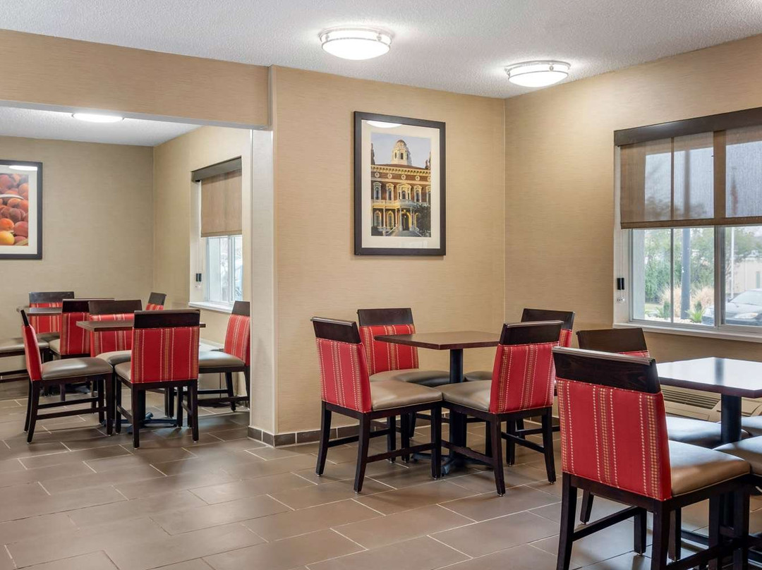 Comfort Inn & Suites Macon North I-75主图